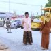 Bupati Tanjung Jabung Barat Anwar Sadat meninjau progres peningkatan Jalan Jalur 2 Merlung yang selama ini menjadi akses vital masyarakat. (Dok: Diskominfo Tanjab Barat)