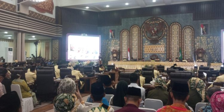 Wali Kota Jambi Maulana menyampaikan capaian pembangunan dan program prioritas Kota Jambi dalam momentum peringatan Hari Jadi Tanah Pilih Pusako Batuah ke-625. (Dok: Rahmat)