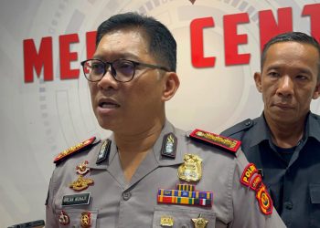 Kabid humas Polda Jambi, Kombes Pol Erlan Munaji saat diwawancara di ruangan Media Center. (Dok: ALpin)