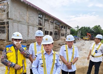 Gubernur Jambi Al Haris meninjau pembangunan Sekolah Rakyat di Desa Suka Maju, Kecamatan Geragai, Kabupaten Tanjung Jabung Timur, Rabu (3/6/2026). (Dok: Rudi)