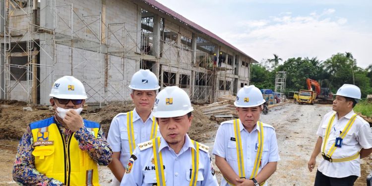 Gubernur Jambi Al Haris meninjau pembangunan Sekolah Rakyat di Desa Suka Maju, Kecamatan Geragai, Kabupaten Tanjung Jabung Timur, Rabu (3/6/2026). (Dok: Rudi)