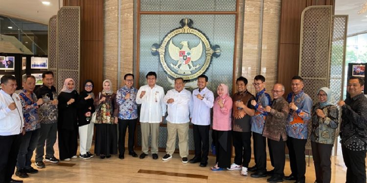 Ketua DPRD Kabupaten Muaro Jambi, Aidi Hatta, saat menghadiri pertemuan strategis Adkasi bersama BPK RI. (Dok: Redaksi)