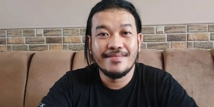 Ramos Hutabarat, kuasa hukum keluarga pelapor memaparkan Tiga yayasan penyelenggara MBG di Jambi dilaporkan ke Polda Jambi (dok: Alpin)