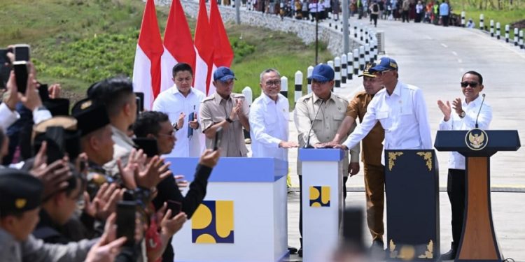 Presiden Prabowo meresmikan ruas jalan sepanjang 1.151 kilometer yang tersebar di seluruh Indonesia dan menjadi bagian dari pelaksanaan Instruksi Presiden Jalan Daerah (IJD). (Dok: BPMI Setpres)