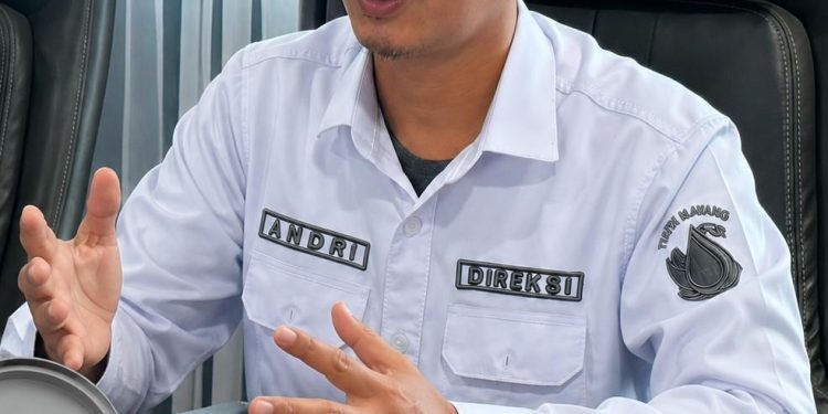 Direktur Administrasi dan Keuangan Perumda Tirta Mayang, Andri Susanto. (Dok: Redaksi)