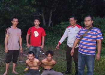 Dua pelaku pencurian besi proyek pembangunan Sekolah Al Azhar di kawasan Perumahan Citra Raya City, Desa Sungai Duren, berhasil diamankan Tim Opsnal Reskrim Polsek Jaluko. (Dok: Redaksi)