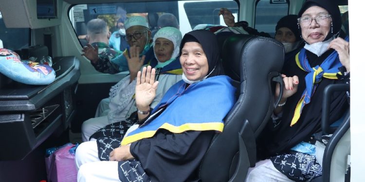jemaah haji Kloter BTH 23 saat tiba dengan selamat di Asrama Haji Antara Jambi. (Dok: Kemenhaj Jambi)