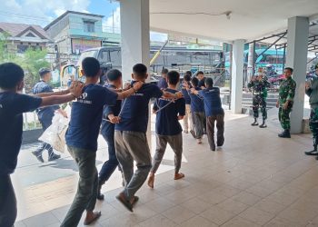 Proses pemindahan warga binaan Lapas Kelas IIA Jambi menuju Lapas baru di Sengeti dengan pengawalan ketat aparat gabungan TNI, Polri, dan petugas pemasyarakatan. (Dok: Rudi)