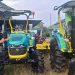 Traktor roda empat milik Dinas Tanaman Pangan dan Hortikultura Kabupaten Muaro Jambi beroperasi membantu petani mengolah lahan pertanian. (Dok: Rahmat)