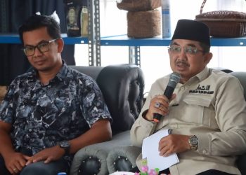 Bupati Tanjung Jabung Barat Anwar Sadat membuka Sosialisasi Pengembangan Kemitraan Tahun 2026 yang diikuti pelaku UMKM olahan makanan di Ruang Dekranasda. (Dok: Rahmat)