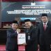 Gubernur Jambi Al Haris menerima opini Wajar Tanpa Pengecualian (WTP) atas Laporan Keuangan Pemerintah Daerah (LKPD) Provinsi Jambi Tahun Anggaran 2025 dari Kepala BPK RI Perwakilan Jambi Muhammad Toha Arafat dalam Rapat Paripurna DPRD Provinsi Jambi. (DOk: Rudi)