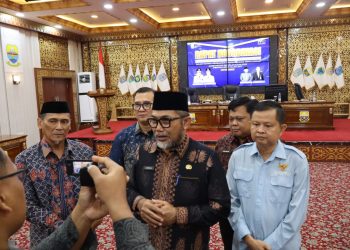 Sekda Provinsi Jambi Sudirman saat diwawancarai awak media. (Dok: Kominfo Provinsi Jambi)