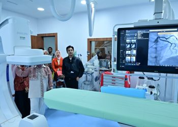 Wakil Wali Kota Jambi Diza Hazra Aljosha saat meresmikan layanan Cathlab di RSUD H. Abdul Manap Kota Jambi. (Dok: Rahmat)