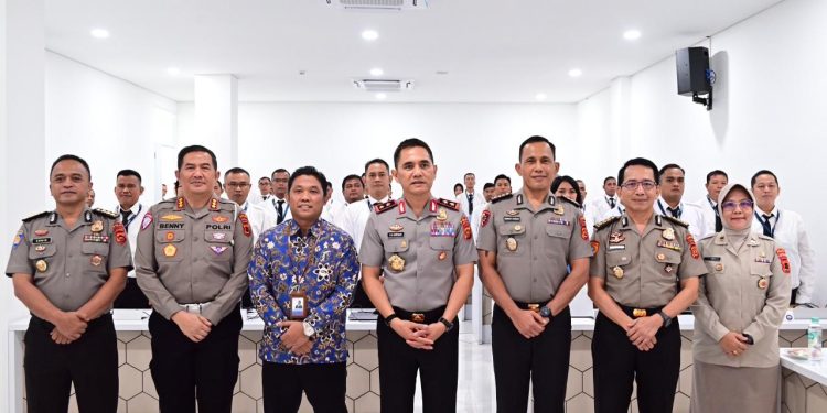Kapolda Jambi Irjen Pol. Krisno H. Siregar resmi membuka Pendidikan dan Pelatihan Audit Tingkat Dasar Fungsi Pengawasan Polda Jambi di Aula Ditlantas Polda Jambi, Senin (8/6/2026). (Dok: Alpin)