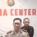 Kabid Humas Polda Jambi Kombes Pol. Erlan Munaji memberikan keterangan kepada awak media terkait status kedinasan anggota RC di Media Center Polda Jambi. (Dok: Alpin)
