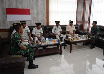 Komandan Korem 042/Garuda Putih Brigjen TNI Nyamin menerima audiensi dan silaturahmi pengurus PPAD Provinsi Jambi di ruang kerja Danrem, Selasa (9/6/2026). (Dok: Penrem 042/Gapu)
