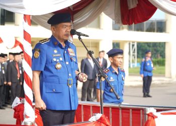 Gubernur Jambi Al Haris memimpin upacara peringatan HUT ke-107 Damkar, HUT ke-76 Satpol PP, dan HUT ke-64 Satlinmas di Lapangan Arena Ex-MTQ Jambi, Kamis (11/6/2026). (Dok: Rudi)