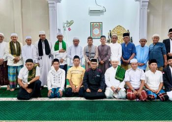 Gubernur Jambi Al Haris saat Safari Subuh di Masjid Baitul Musthofa, Talang Bakung Jaya, Kota Jambi, Jumat (12/6/2026). (Dok: Rudi)