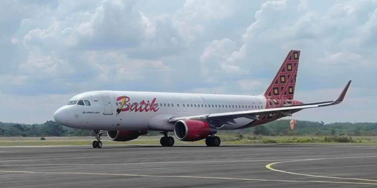 Pesawat Batik Air Pertama Mendarat di Bandara Muara Bungo.  (Dok: Alpin)