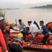 Tim SAR Gabungan mengevakuasi jasad Muhammad Fajar Setiawan (7), bocah yang tenggelam di Sungai Batanghari, Desa Teluk Jambu, Muaro Jambi, Rabu (17/6/2026). (Dok: Rahmat)