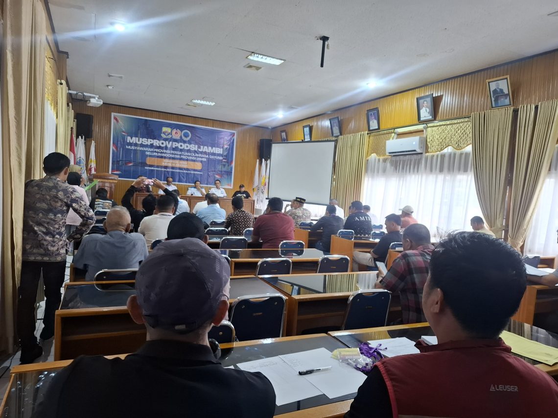 Peserta Musprov PODSI Jambi 2026-2030 mengikuti jalannya sidang di Gedung KONI Jambi, Kamis (18/6/2026). (Dok: Alpin)