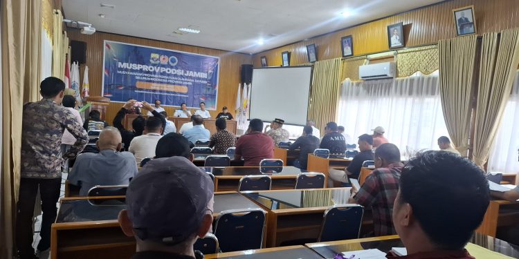 Peserta Musprov PODSI Jambi 2026-2030 mengikuti jalannya sidang di Gedung KONI Jambi, Kamis (18/6/2026). (Dok: Alpin)