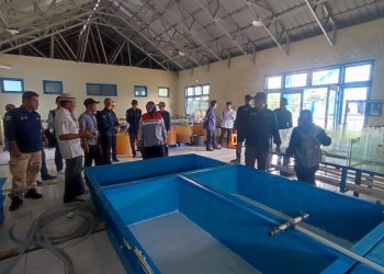Anggota Kelompok Sentra Pembibitan Patin Sejahtera (SEPATA) Desa Lopak Alai mengikuti studi banding ke BPBAT Sungai Gelam, Muaro Jambi. (Dok: Rudi)