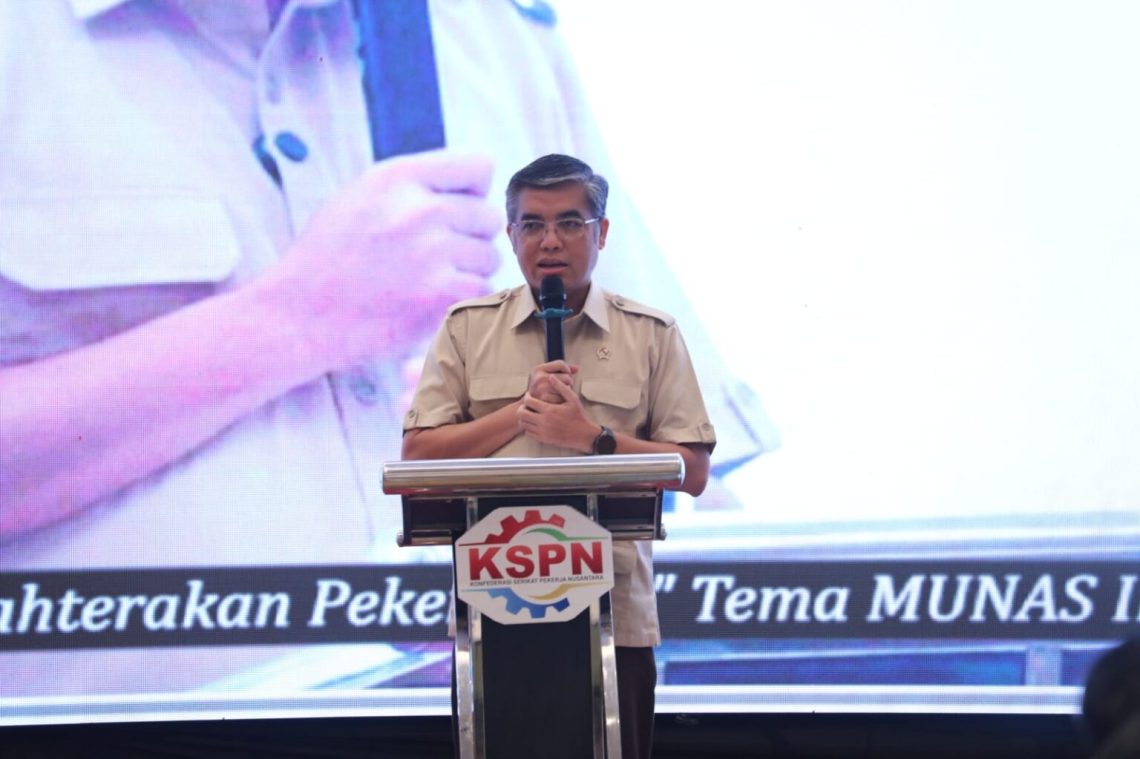 Menteri Ketenagakerjaan Yassierli memberikan arahan saat membuka Rapimnas KSPN di Majalengka, Jawa Barat. (Dok: Humas Kemenaker RI)