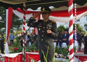 Danrem 042/Garuda Putih Brigjen TNI Nyamin, S.I.P., M.M. memimpin Upacara Hari Lahir Pancasila 2026 di Lapangan Kantor Gubernur Jambi, Senin (1/6/2026). (Dok: Rahmat)