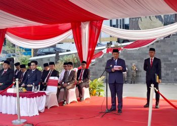 Wali Kota Jambi Dr. H. Maulana, M.K.M. memimpin Upacara Hari Lahir Pancasila 2026 di Lapangan Kantor Wali Kota Jambi. (Dok: Rahmat)