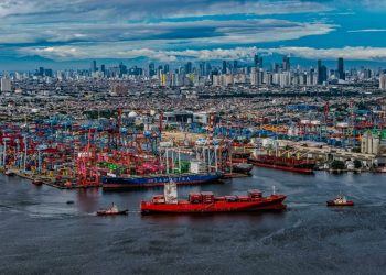 Ilustrasi deretan peti kemas di terminal pelabuhan mencerminkan geliat ekonomi nasional yang terus bergerak. (Dok: Redaksi)