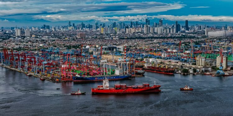 Ilustrasi deretan peti kemas di terminal pelabuhan mencerminkan geliat ekonomi nasional yang terus bergerak. (Dok: Redaksi)