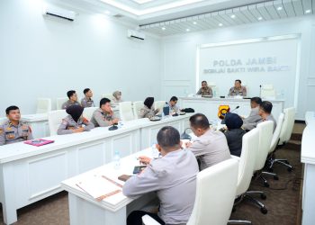 Tim Puslitbang Polri bersama jajaran Polda Jambi saat membuka kegiatan penelitian terkait optimalisasi Almatsus Dalmas dan peran Polri dalam mendukung program ketahanan pangan nasional di Mapolda Jambi, Selasa (2/6/2026). (Dok: Alpin)