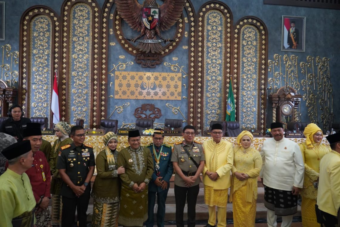 Danrem 042/Gapu Brigjen TNI Nyamin menghadiri Rapat Paripurna DPRD Kota Jambi dalam rangka HUT ke-80 Pemerintah Kota Jambi dan Hari Jadi ke-625 Tanah Pilih Pusako Betuah. (Dok: Rahmat)