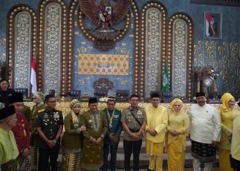 Danrem 042/Gapu Brigjen TNI Nyamin menghadiri Rapat Paripurna DPRD Kota Jambi dalam rangka HUT ke-80 Pemerintah Kota Jambi dan Hari Jadi ke-625 Tanah Pilih Pusako Betuah. (Dok:   Rahmat)