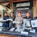 Kapolresta Jambi Kombes Pol Boy Sutan Binanga Siregar memimpin konferensi pers penggagalan penyelundupan benih lobster di Mapolresta Jambi. (Dok: Alpin)