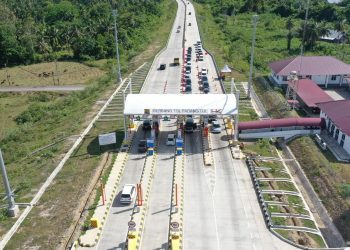 Kepadatan kendaraan terlihat di salah satu ruas Jalan Tol Trans Sumatera (JTTS) selama periode libur panjang Idul Adha, Waisak, dan Hari Lahir Pancasila 2026. (Dok: Hutama Karya)