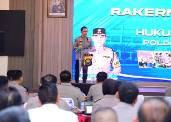 Kapolda Jambi Irjen Pol Krisno H Siregar saat memimpin Pembukaan Rakernis Gabungan Bidkum dan Bidhumas Polda Jambi Tahun 2026 di Gedung Siginjai. (Dok: Alpin)