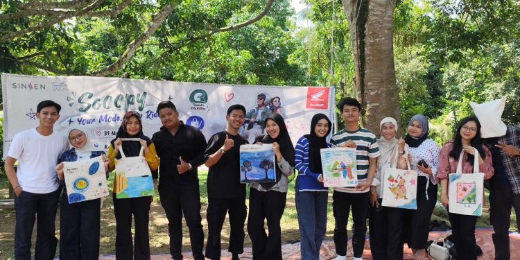 Peserta kegiatan Scoopy Your Mode Your Ride saat mengikuti aktivitas Couple Ride dan berbagai challenge bersama pasangan di Café Ruang Rimbun, Jambi. (Dok: Honda Sinsen Jambi)