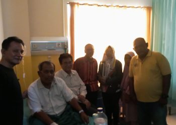 Pengurus PWI Provinsi Jambi saat menjenguk salah satu anggotanya, Drs. Amrizal Husni, yang sedang menjalani perawatan di Rumah Sakit Baiturrahim Jambi. (Dok: Redaksi)