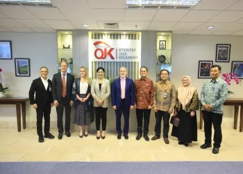 Suasana pertemuan antara OJK dan delegasi OECD dalam rangka Fact-Finding Mission sektor asuransi dan dana pensiun di Jakarta. (Dok: Humas OJK)