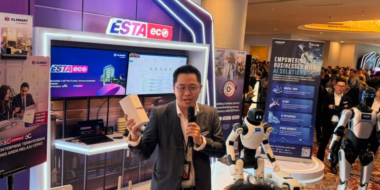 Jajaran XLSMART For BUSINESS memperkenalkan tiga solusi digital terbaru, yakni estaBiz, ESTA ads, dan ESTA geo dalam ajang BRAVO 500 Summit 2026 di Jakarta. (DOk: Corporate Communications & Sustainability XLSMART)