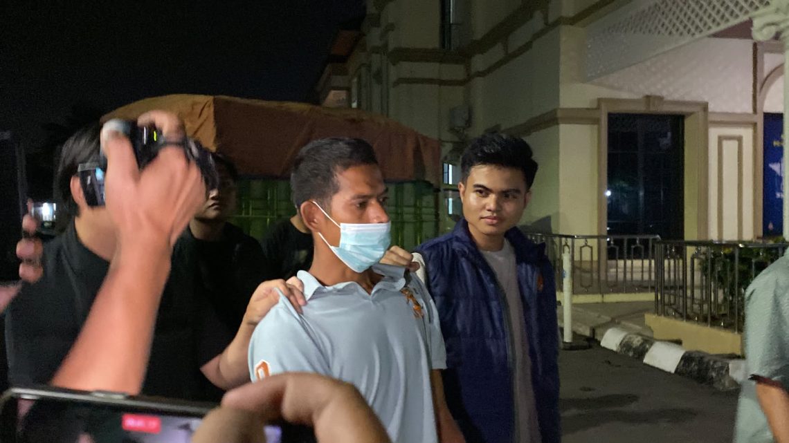 Petugas saat menggiring pelaku ke ruangan Satreskrim Polresta Jambi. (Dok: Alpin)