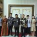 Wali Kota Jambi Maulana didampingi Wakil Wali Kota Diza Hazra Aljosha menerima kunjungan kehormatan Konsul Jenderal Republik Rakyat Tiongkok untuk wilayah Sumatra, Huang He, di Rumah Dinas Wali Kota Jambi. (Dok: Diskominfo Kota Jambi)