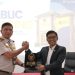 Kepala Karantina Jambi Sudiwan Situmorang bersama Kepala Perwakilan Ombudsman RI Provinsi Jambi Saiful Roswandi dan para pemangku kepentingan mengikuti Public Hearing Standar Pelayanan Publik (SPP), Kamis (25/6/2026). (DOk: Rahmat)