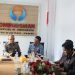 Kepala Perwakilan Ombudsman RI Provinsi Jambi, Saiful Roswandi, menerima kunjungan tim Korsupgah Wilayah I KPK di Kantor Ombudsman Jambi. (Dok: Rudi)