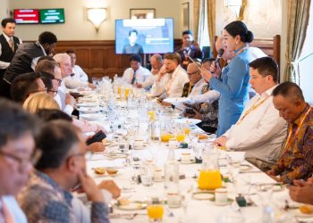 Ketua Dewan Komisioner OJK Friderica Widyasari Dewi menyampaikan komitmen Indonesia memperkuat keuangan berkelanjutan dan pembiayaan transisi dalam rangkaian London Climate Action Week 2026 di London, Inggris. (Dok: OJK)