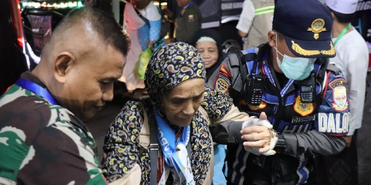 Jemaah haji Kloter BTH 19 asal Kabupaten Merangin dan Kabupaten Kerinci tiba di Asrama Haji Jambi. (Dok: Rudi)