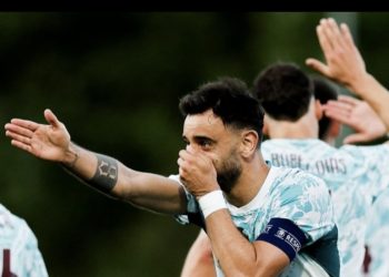 Bruno Fernandes merayakan gol kemenangan Portugal ke gawang Chile dalam laga uji coba internasional di Estadio Nacional do Jamor, Minggu (6/6). (Dok: X.com/selecaoportugal)
