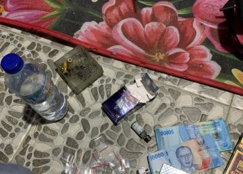 Barang bukti sabu dan bong yang ditemukan petugas Satresnarkoba Polresta Jambi. (Dok: Alpin)